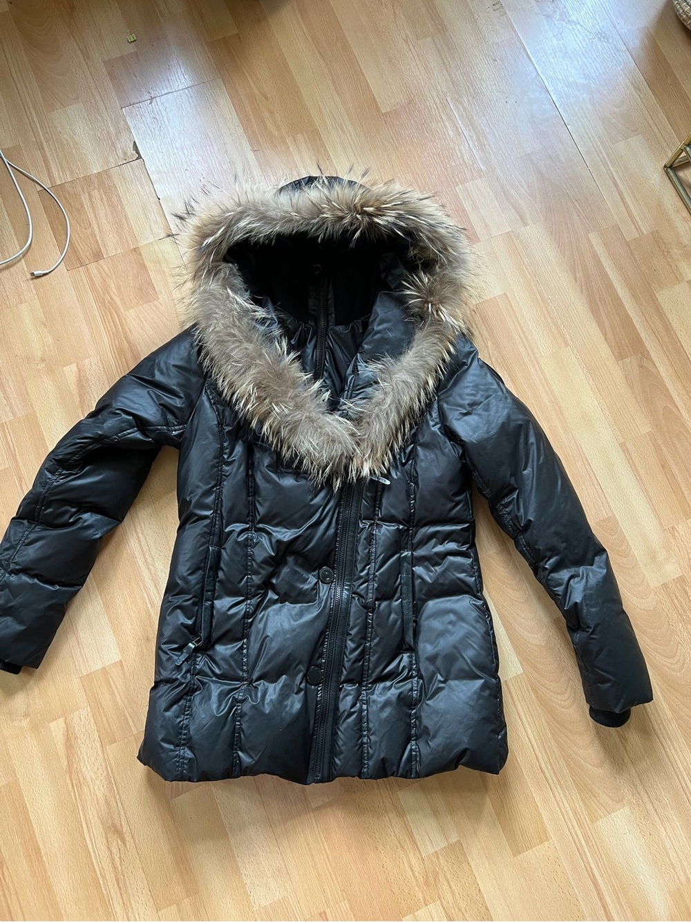 Atelier Noir by RUDSAK Black Down Puffer Jacket with natural Racoon Fur Trim